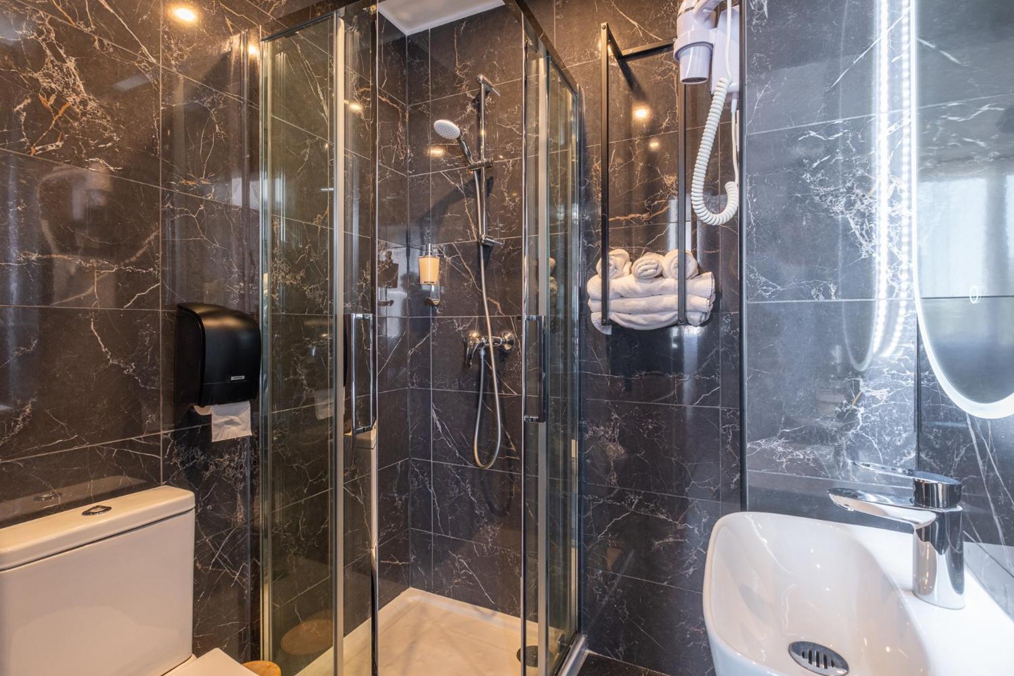 The Originals Boutique, Hotel Le Marignan,Le Havre Centre Gare Buitenkant foto