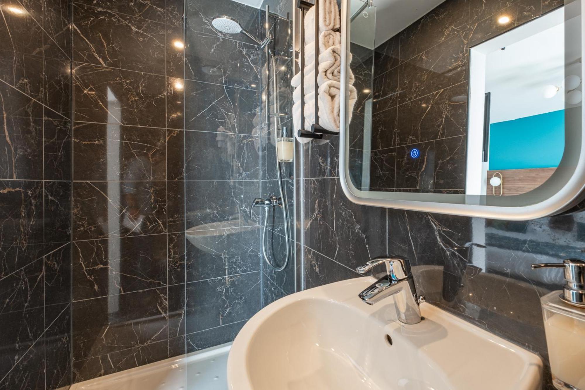 The Originals Boutique, Hotel Le Marignan,Le Havre Centre Gare Buitenkant foto