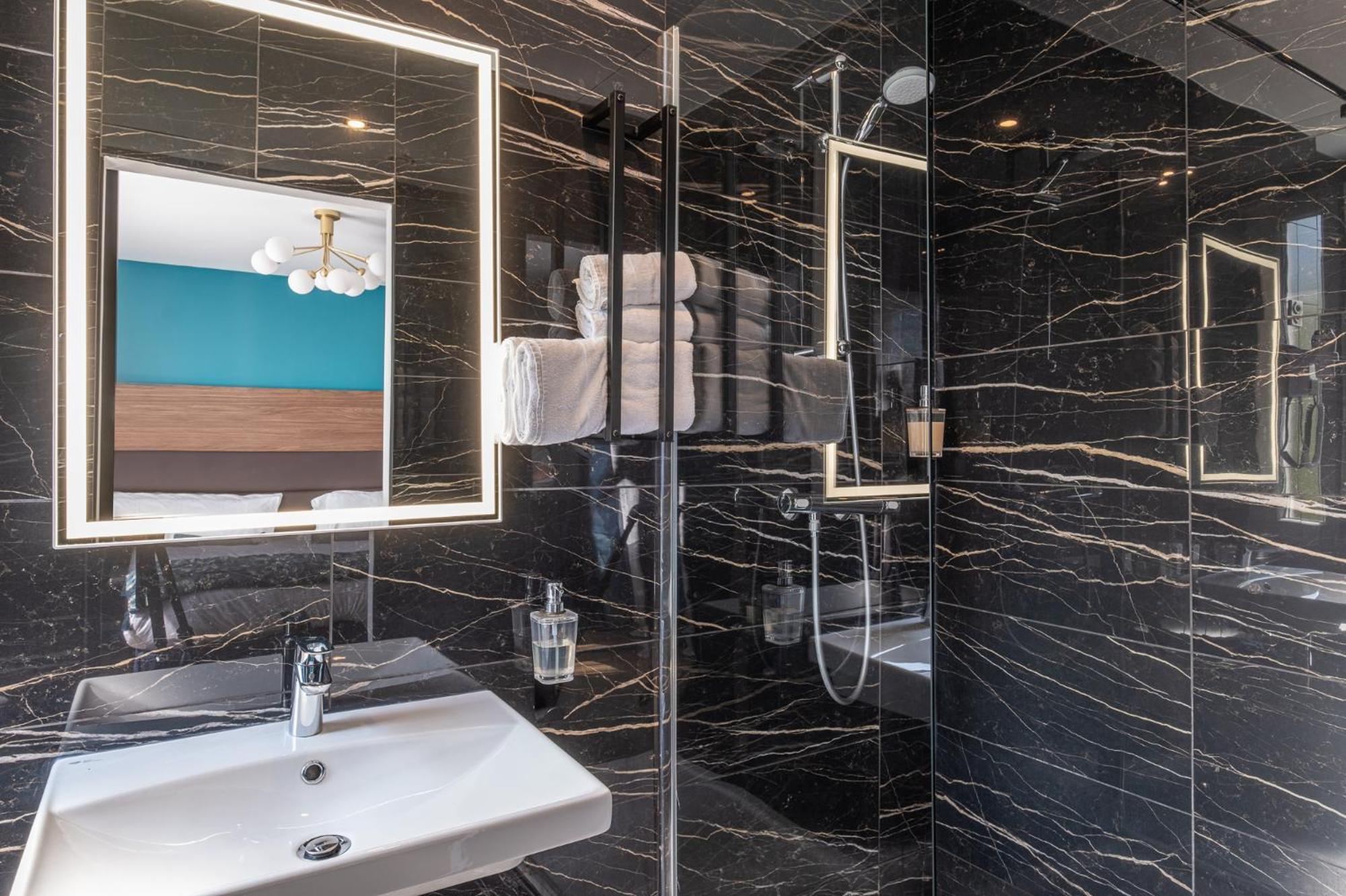 The Originals Boutique, Hotel Le Marignan,Le Havre Centre Gare Buitenkant foto